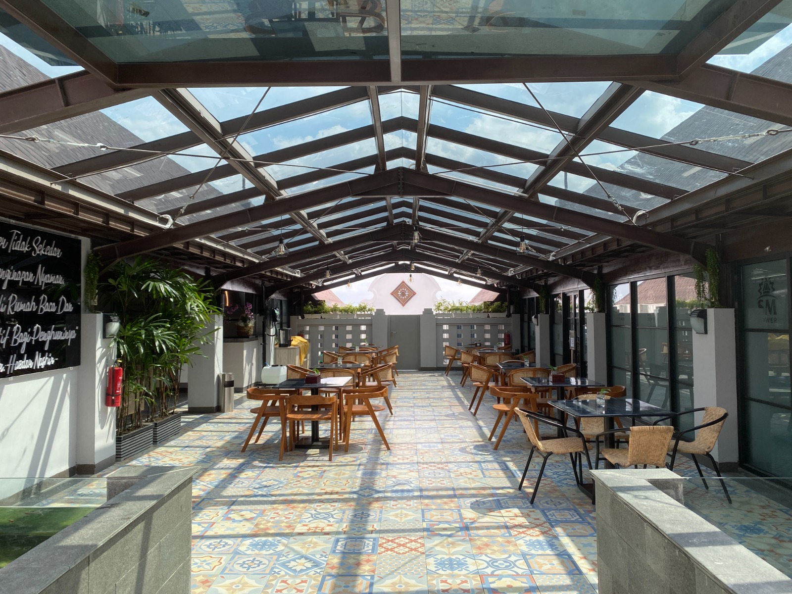 Soewaramoe
Cafe & Lounge